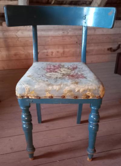 Allmogestol med stoppad sits